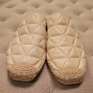 AEROSOLES Cream Quilted Espadrilles
